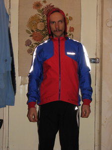 7.jpg (159.82 КБ) 7643 просмотра + Капюшон (пристегивается сзади на молнии).