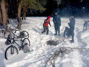 Тем временем. Модель№1 в сомнабулическом состоянии двигалась на запах.