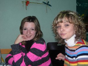 а девчёнки улыбались