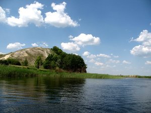 Под каждым камнем зарыт меч