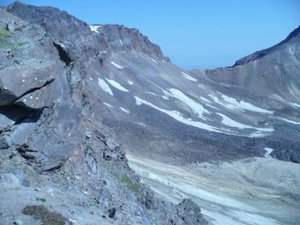 Самая высокая гора Армении - гора Арагац (турки Арарат оттяпали, а так бы пришлось лезть на него)