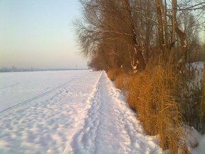 Слева правый берег