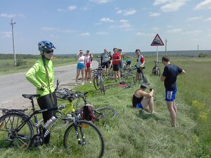 На переднем плане девушка Олеся