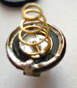 DSC07938.jpg (23.65 КБ) 10862 просмотра Припаиваем как следует пружину и немножко модифицируем контактную дорожку