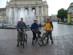 Карпаты 2011 079.jpg (169.19 КБ) 37313 просмотров Мы и Львовский театр Оперы и Балета