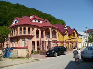 Карпаты 2011 667.jpg (163.67 КБ) 37303 просмотра Такой дом не один, там все село такое.