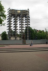 Памятник  Степану Бендере во Львове, а еще та есть улица Джохара Дудаева. Но это все политика, люди там очень хорошие.