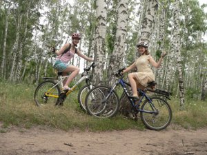 в юбочках среди березок :)