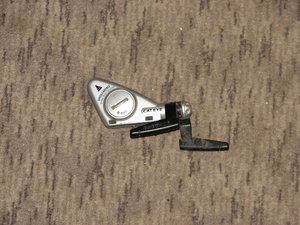 Cateye СС СD 300W беспроводник комп его сенсор на нижнее перо рамы.JPG