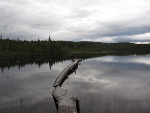 Лесное озеро на стоянке