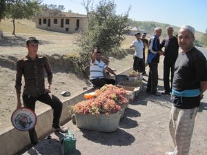 Виноград очень сладкий.Меня угостили большой гроздью.