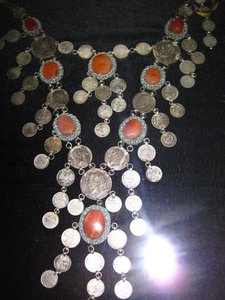 IMG_0012.JPG (125.97 КБ) 9254 просмотра В украшении использованы как монеты с портретом Николая Второго, так и уже с: "Пролетарии Всех Стран Соединяйтесь"