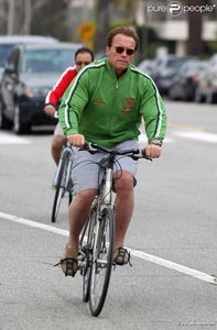 33718-zvezdy-na-velosipede-637x0-2.jpg