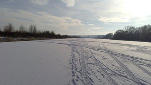 любители квадриков облюбовали озеро в Малышево
