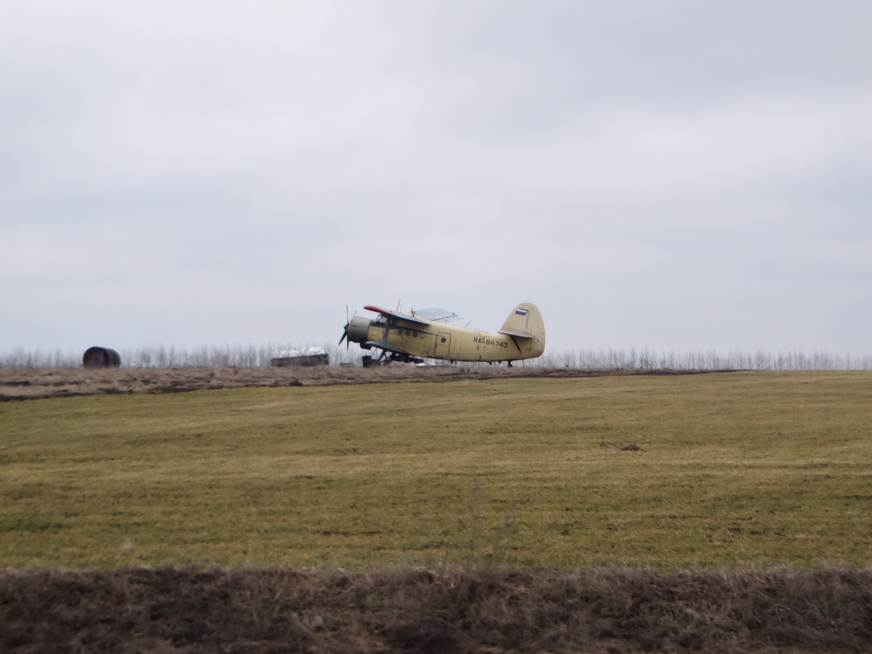 Работяга Ан-2 взлетит и с весеннего поля