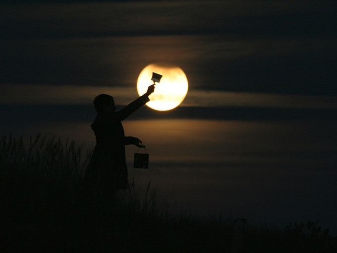 76644291_large_image010luna[1].jpg