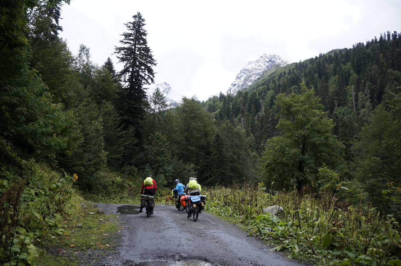 Спуск к курорту Ауадхара.