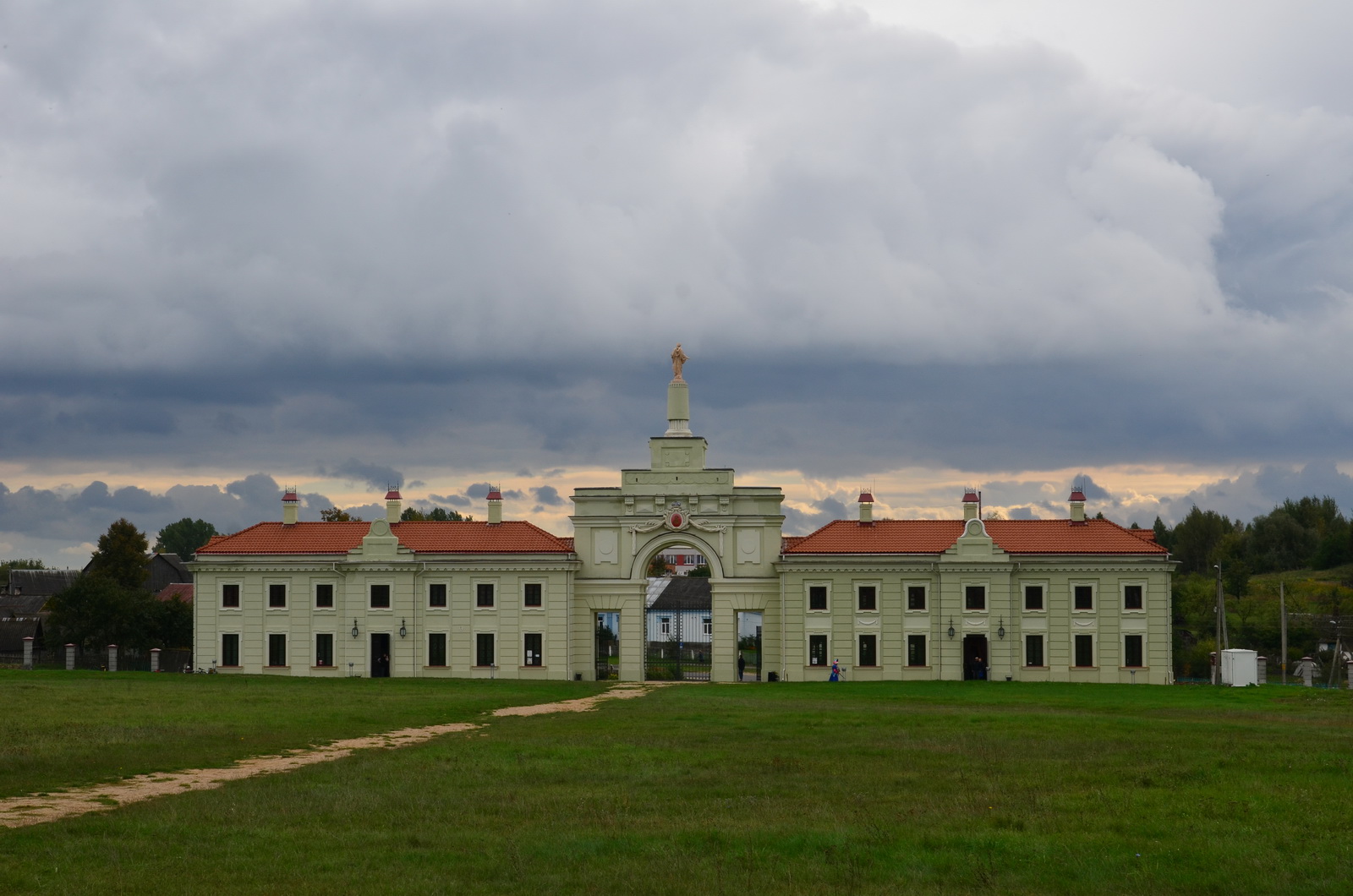 Сейчас, правда с внутреннего двора