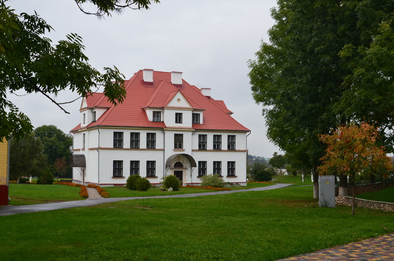 Школа, памятник архитектуры в Каменце