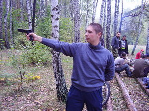 Ну, немножко постреляли, не без этого. Правда, охоты не получилось - никто не хотел быть дичью.