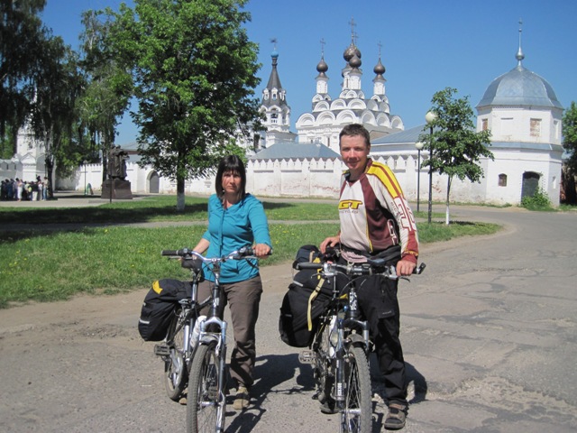 Муром, рядом с женским монастырем, где хранятся мощи Петра и Февроньи.