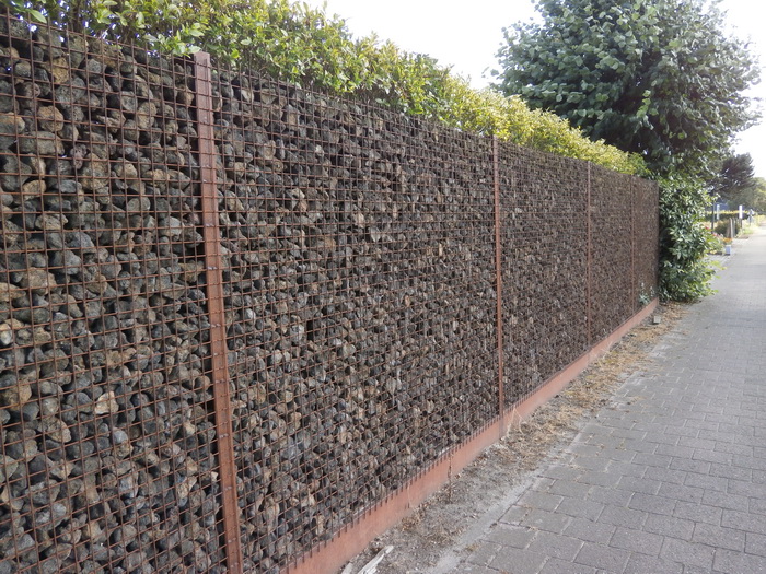 10 fence.jpg