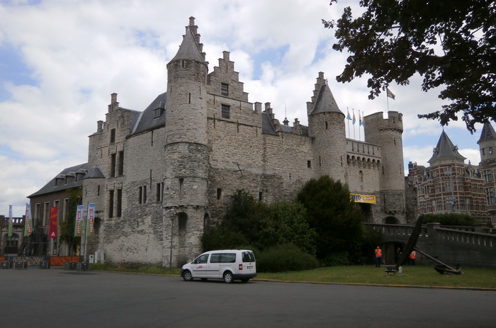 24 castel.jpg
