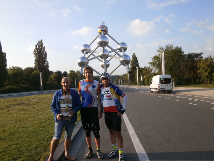 48 atomium.jpg