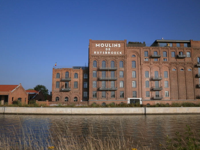 51 moulins canal.jpg