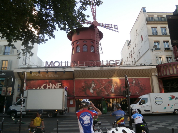 68 mouline rouge.jpg