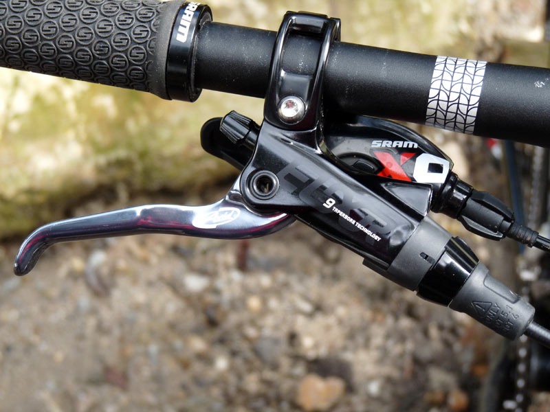 2012-avid-elixir-9-lever-closeup04.jpg