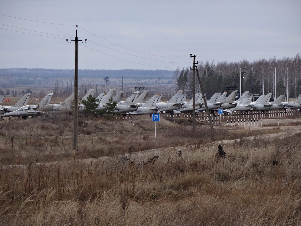 Парковка на Погоново. Ездят исключительно на L-39