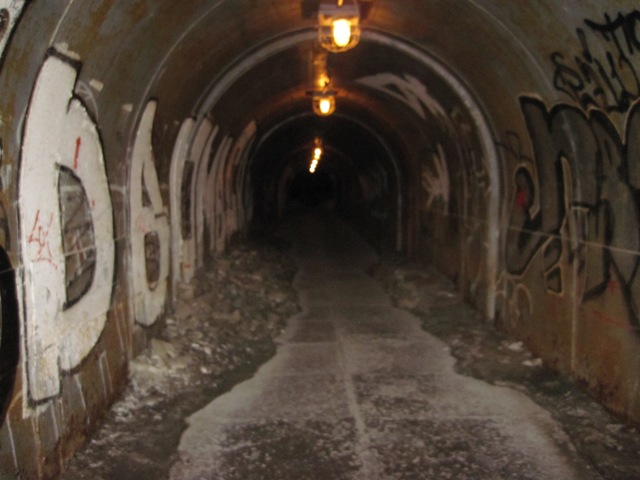 Подземный переход в Уржумке. По бокам вечная мерзлота.