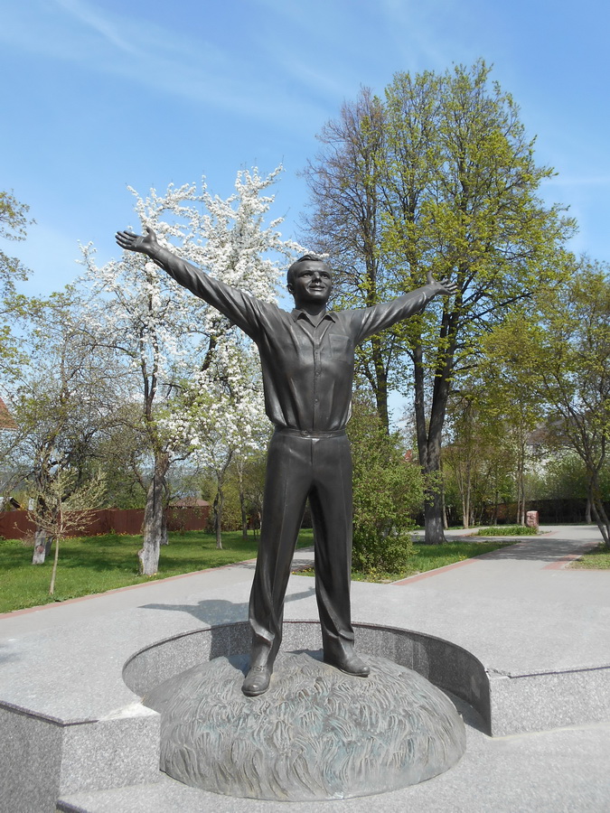 92 gagarin.jpg