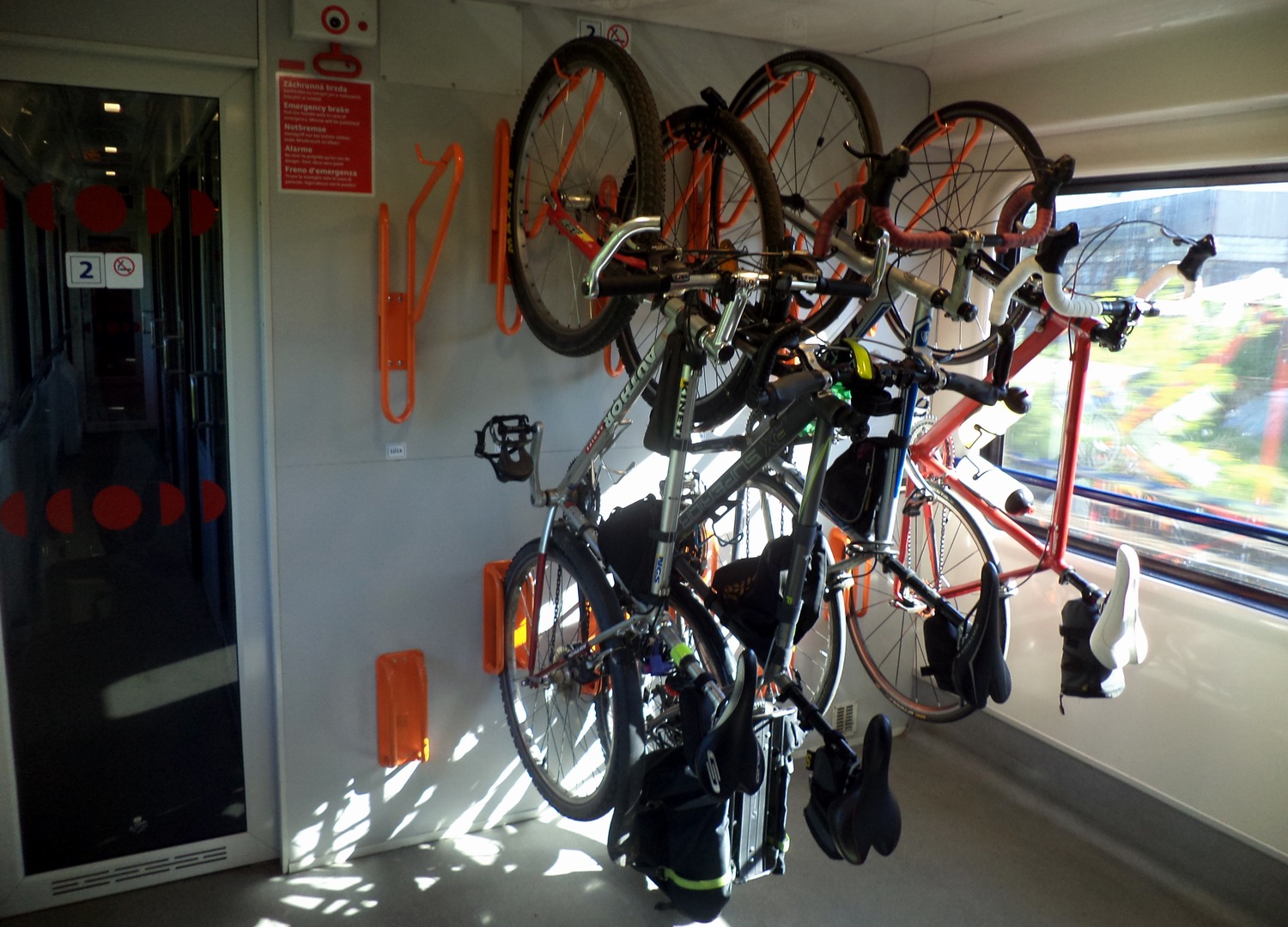 29_bikesInTrain.jpg