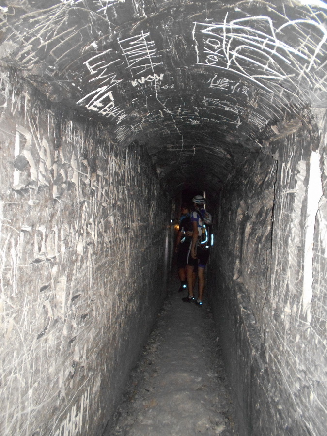 10cave.jpg
