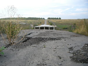 впереди рухнул мост
