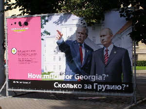 Антироссийские плакаты - неотъемлемая часть местного пейзажа