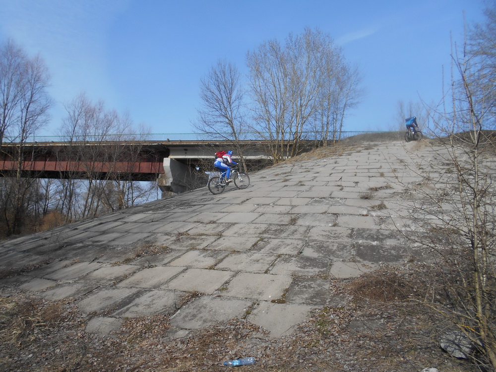 12uphill2.jpg