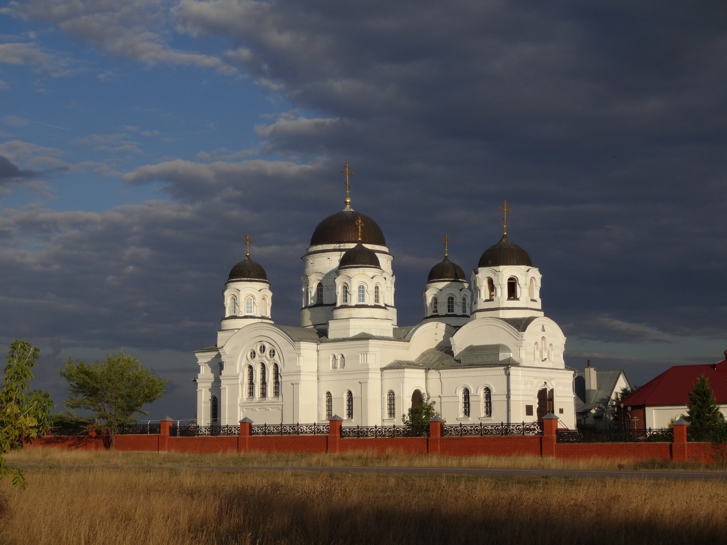 Оч. красивый храм в селе Масловка. И свет удачный.
