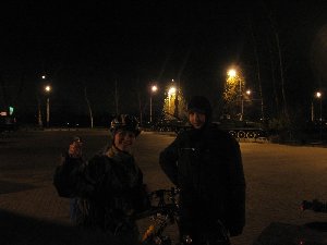 Группа велосипедного спецназа на фоне танковой роты!