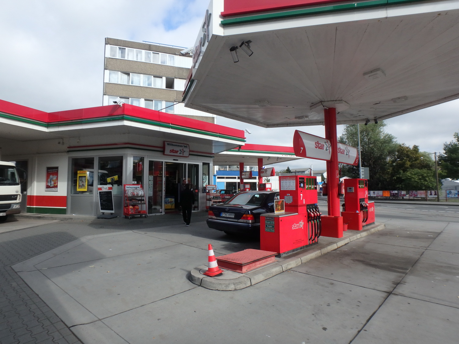 4gasstation.jpg