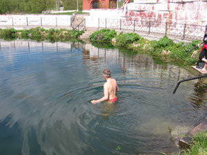 Купание в роднике 27 апреля 2008 года