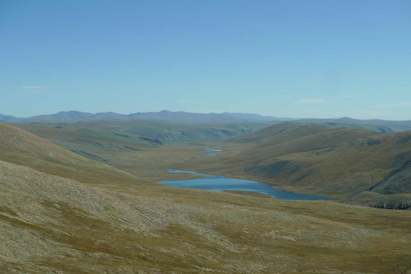 Большое озеро - Россия, те, что помельче, - Монголия