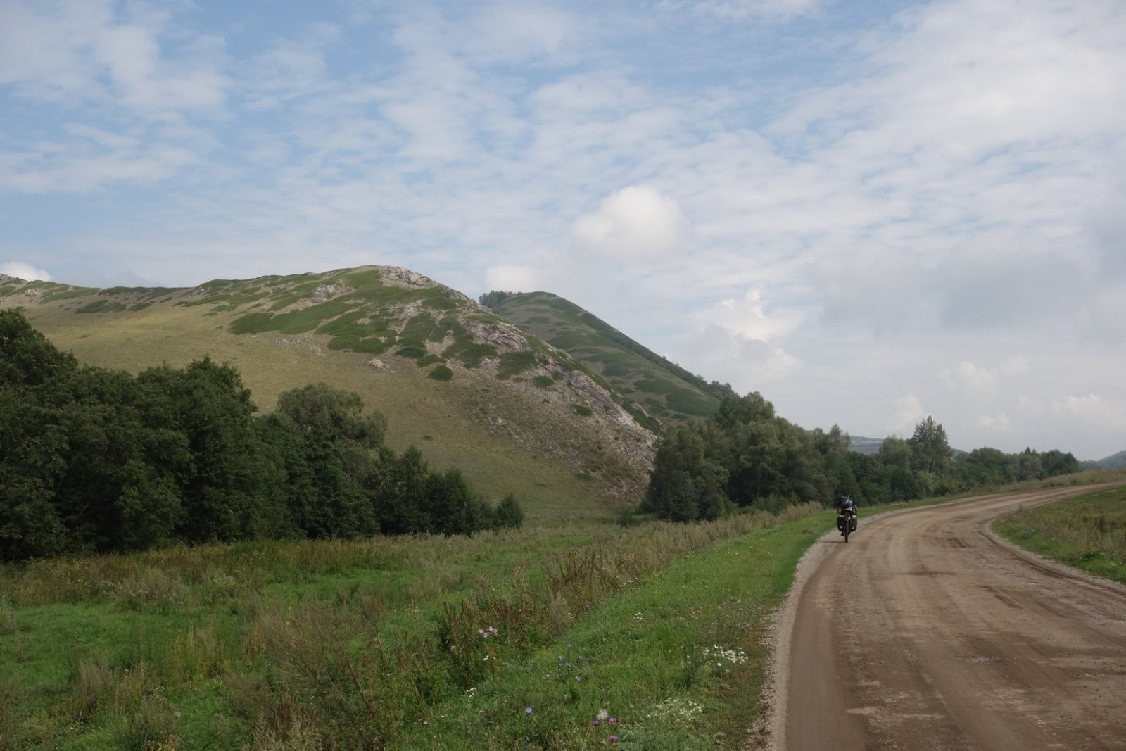 По мере приближения к Уралу горушки подрастают