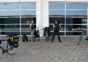 P5190030.JPG (144.15 КБ) 36453 просмотра Агенты матрицы в аэропорту