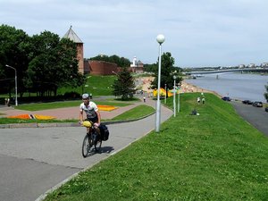 Объезжаем крепость, любуемся городом и забили на покорение дорог, решили поматрасить
