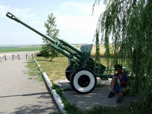 Салдат спит на посту. Орловская обл. 14км. от г. Ливны.