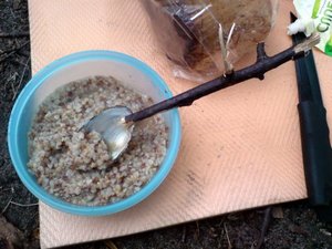 Ложку забыл дома - пришлось импровизировать