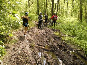 А дальше пошли форсирование водно-грязевых преград. И кто после этого скажет, что это не кросс-кантри.